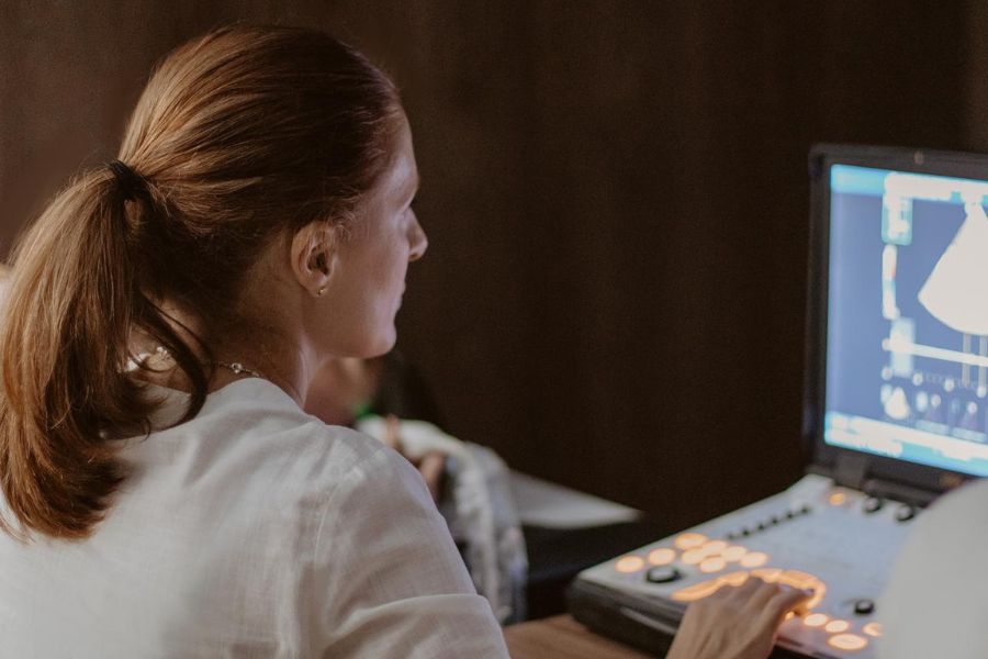 Como é realizado o Doppler transcraniano?